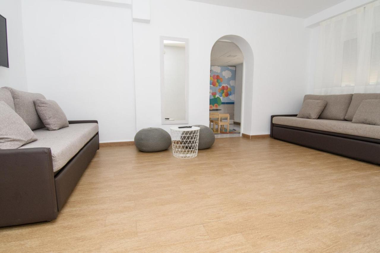 Rentalmar Villa Covamar Families Only سالو المظهر الخارجي الصورة